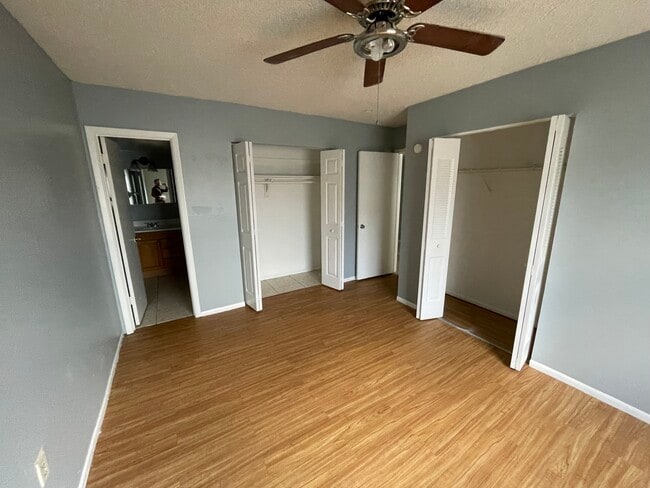 Foto del edificio - 1408 Holden Ave