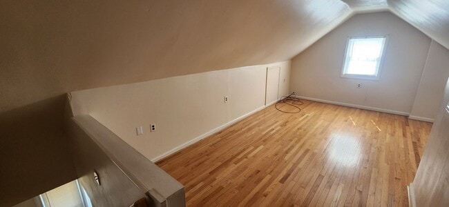 Building Photo - 3 Bedroom Brick Rancher Available Now in H...