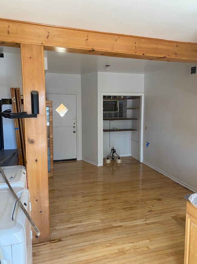 Foto del edificio - 6835 W Addison St