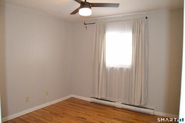 Building Photo - 1660 Farmington Ave