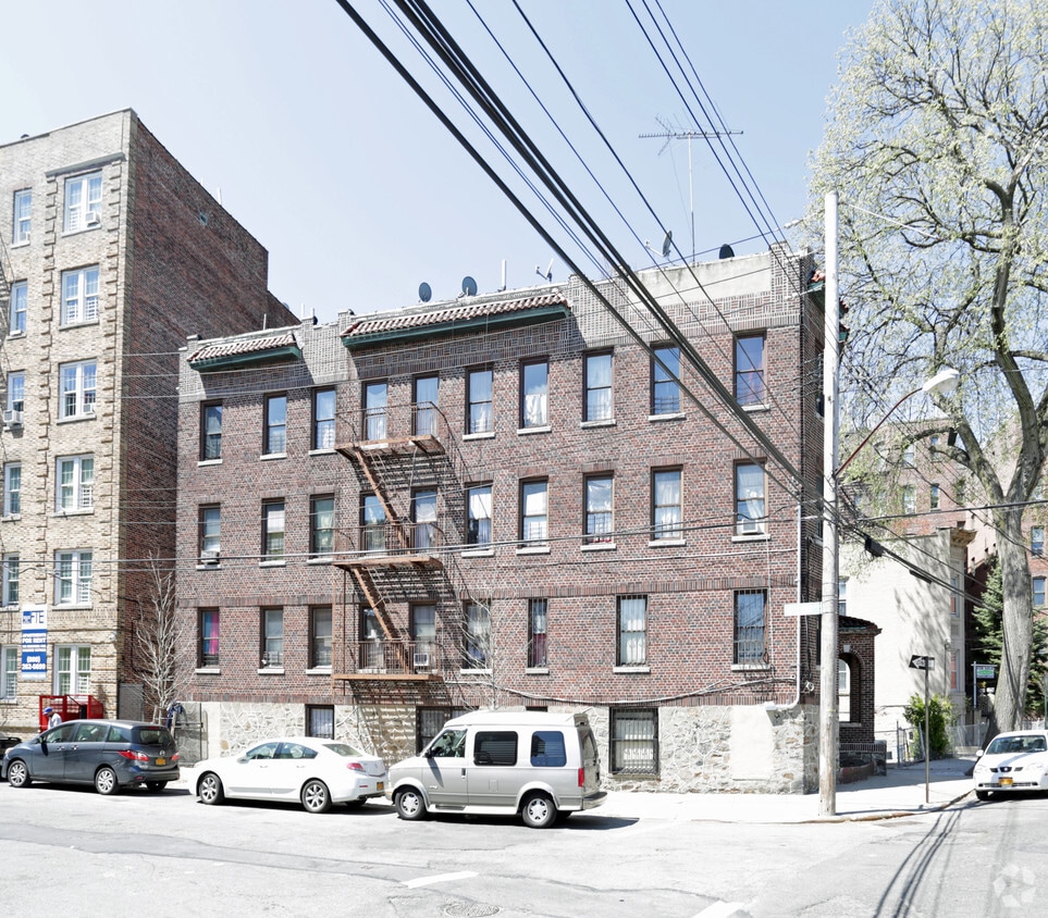 Primary Photo - 746 S Oak Dr
