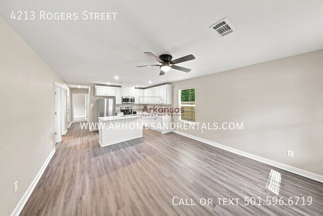 Foto del edificio - 4213 Rogers St