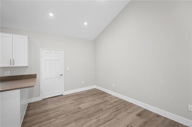 Foto del edificio - 22570 Los Tigres Dr