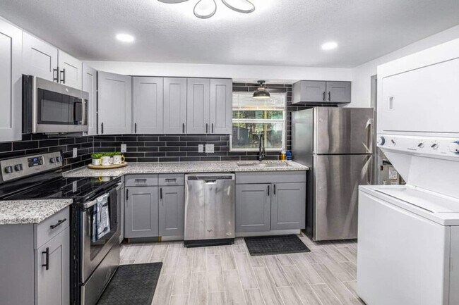 Foto del edificio - 7500 E Colonial Dr