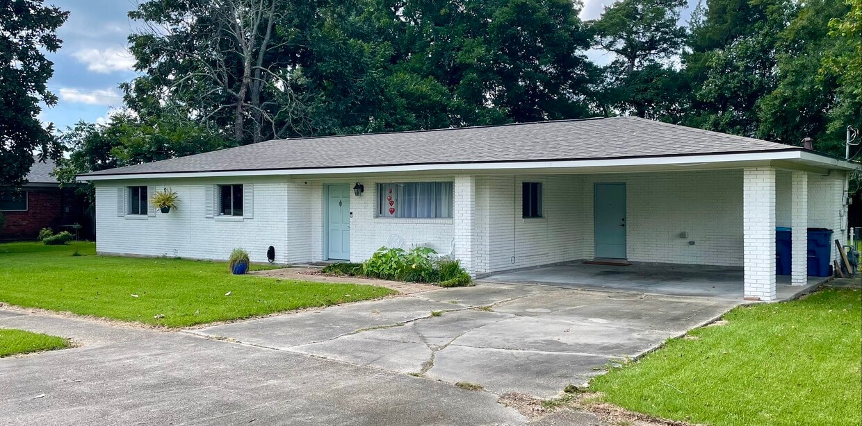 Primary Photo - 103 Maple Dr