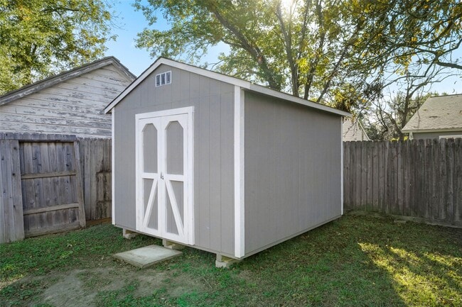 Building Photo - 906 Gale St