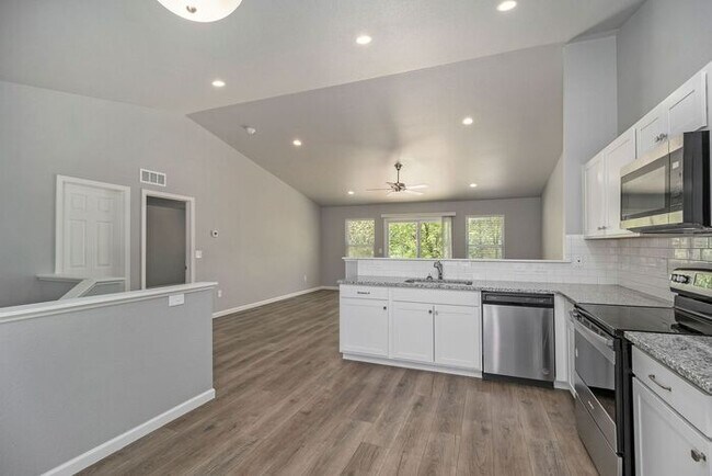 Building Photo - 2327 Shadycroft Dr