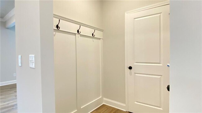 Building Photo - 4591 Silver Oak Dr SW
