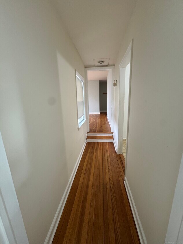 Foto principal - 218 Flax Hill Rd
