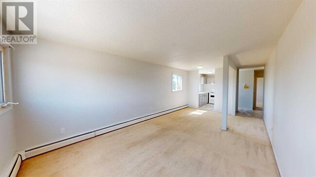 Building Photo - 9656-9656 Hillcrest Dr