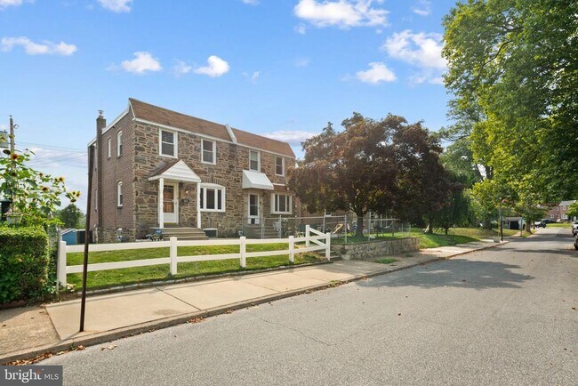Foto del edificio - 253 Childs Ave