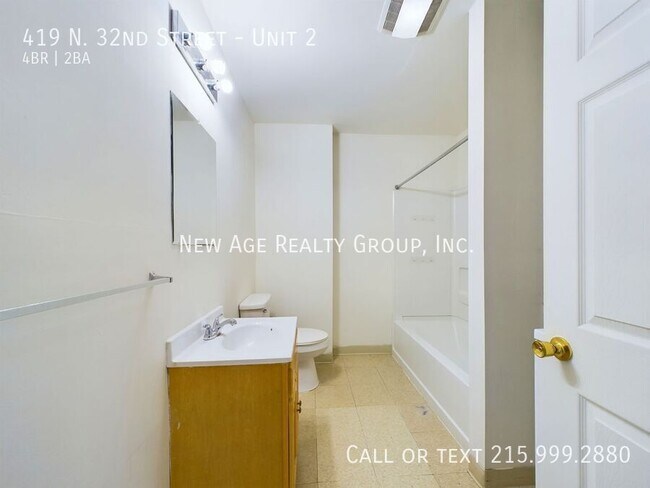 Foto del edificio - Spacious, Bi-level Apartment Available at ...