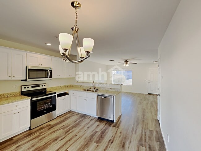 Building Photo - 15374 W Gelding Dr