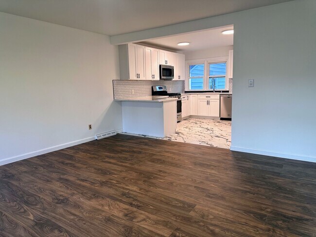 Building Photo - 17 Bridle Path