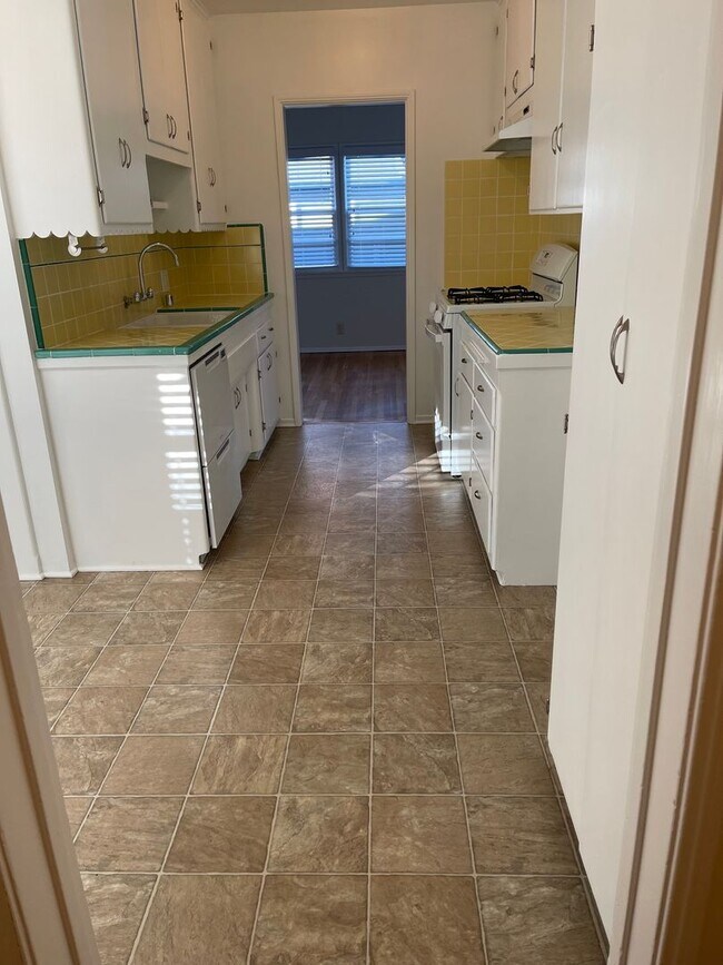 Foto del edificio - Pristine Original Westchester Home in North Kentwood