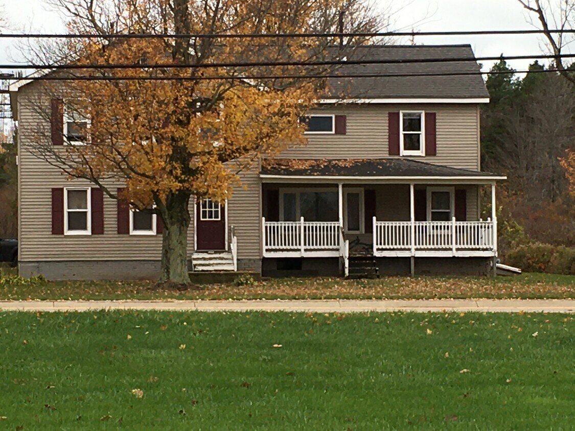 Foto principal - 10476 Erie Rd