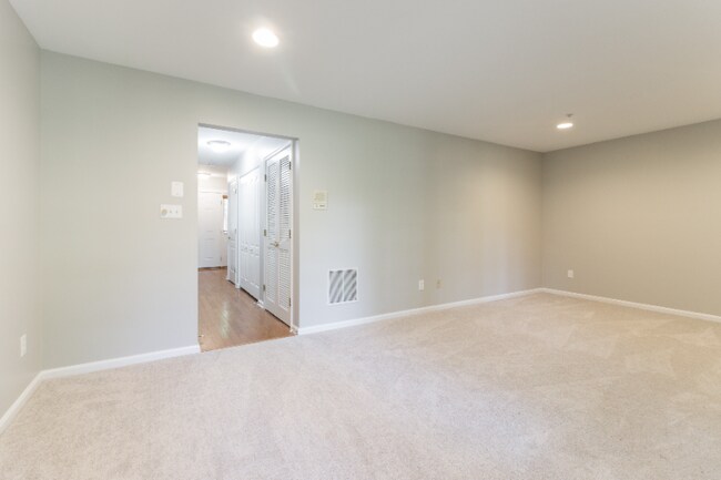 Foto del edificio - 733 Mashie Ct