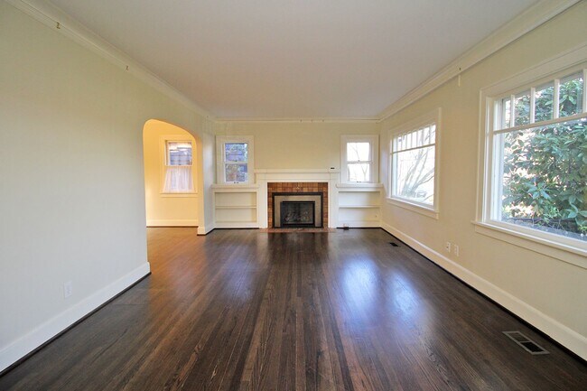 Building Photo - 2241 NE 33rd Ave