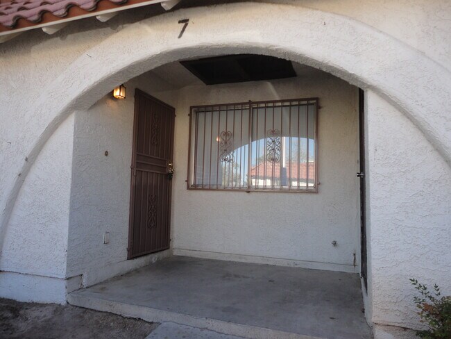 Building Photo - 824 Mantis Way