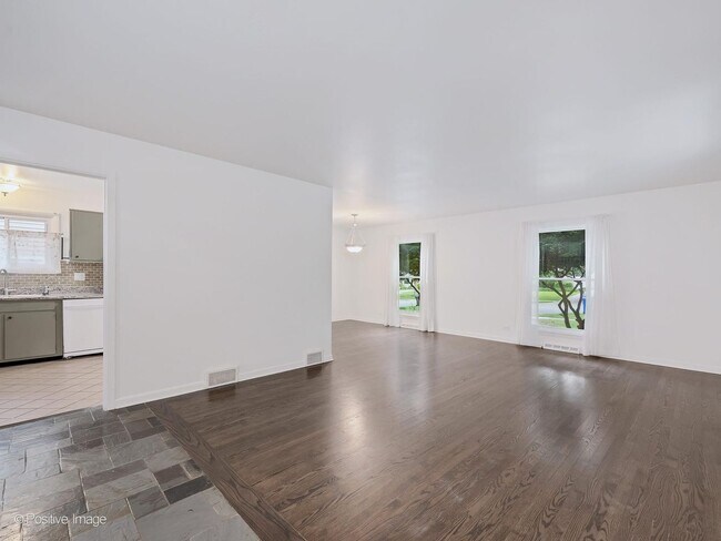 Foto del edificio - 229 S Milton Ave
