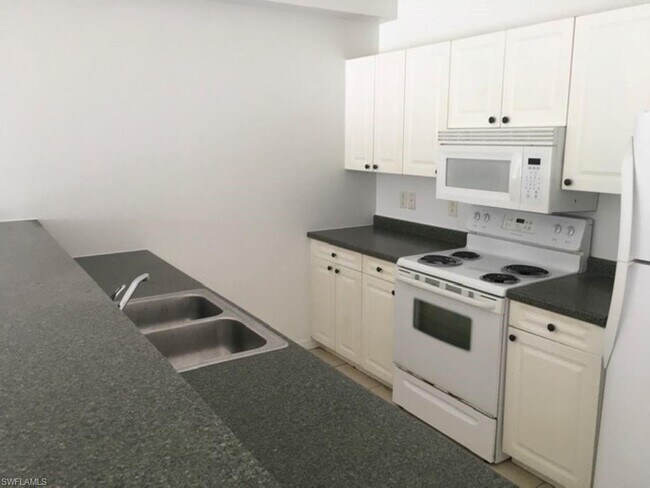 Foto del edificio - 526 NE 24th Pl