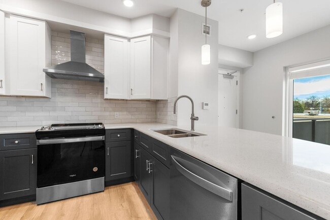 Photo - 903 Main St Apartment