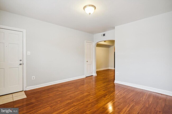 Building Photo - 1316 Adams St NE