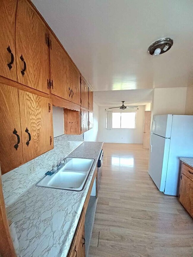 Foto del edificio - 2239 N Frederic St