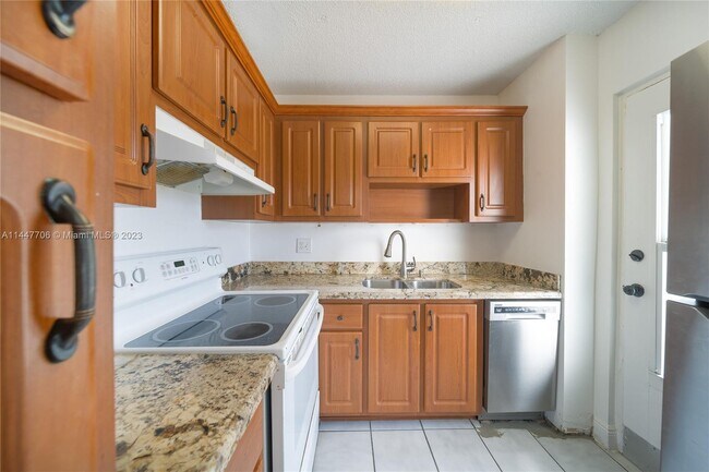 Foto del edificio - 2555 NE 11th St