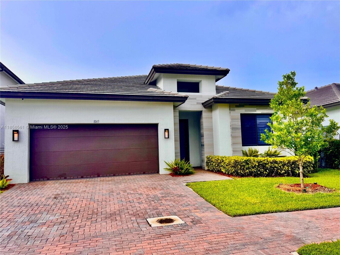 Foto principal - 8143 NW 45th St