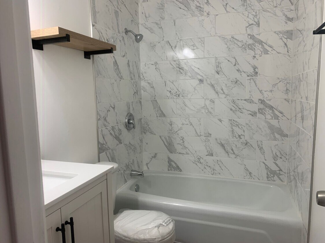 Primary Photo - Come check out this super clean 3 bed, 2 b...
