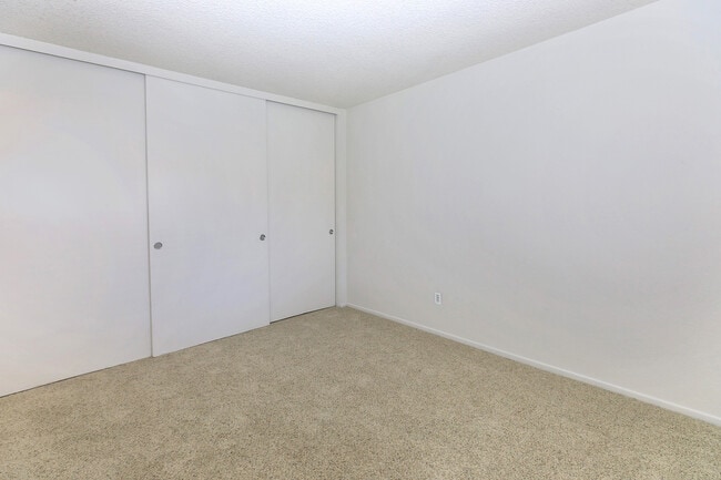 Building Photo - Mountain Creek Apartments