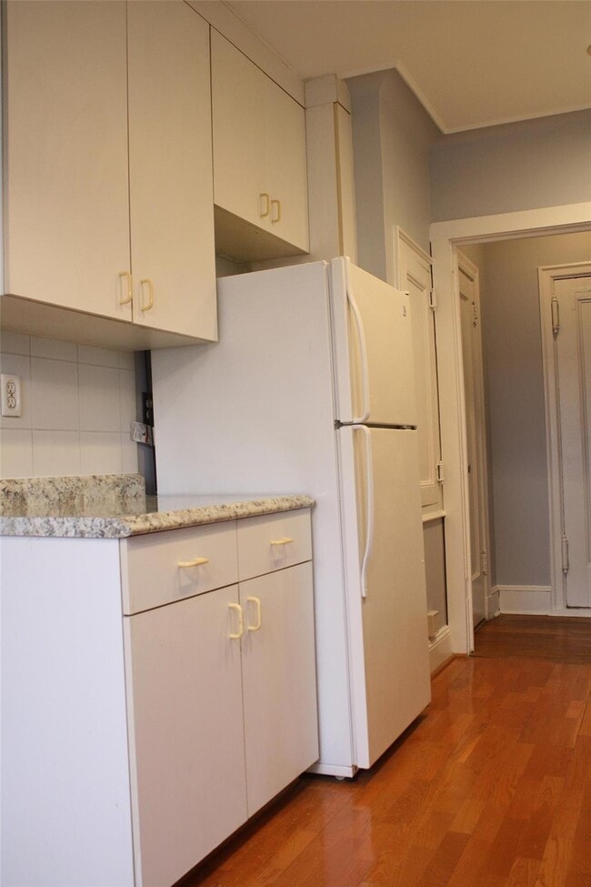 Building Photo - 11 Greenridge Ave
