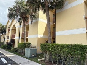 Building Photo - 7610 Westwood Dr