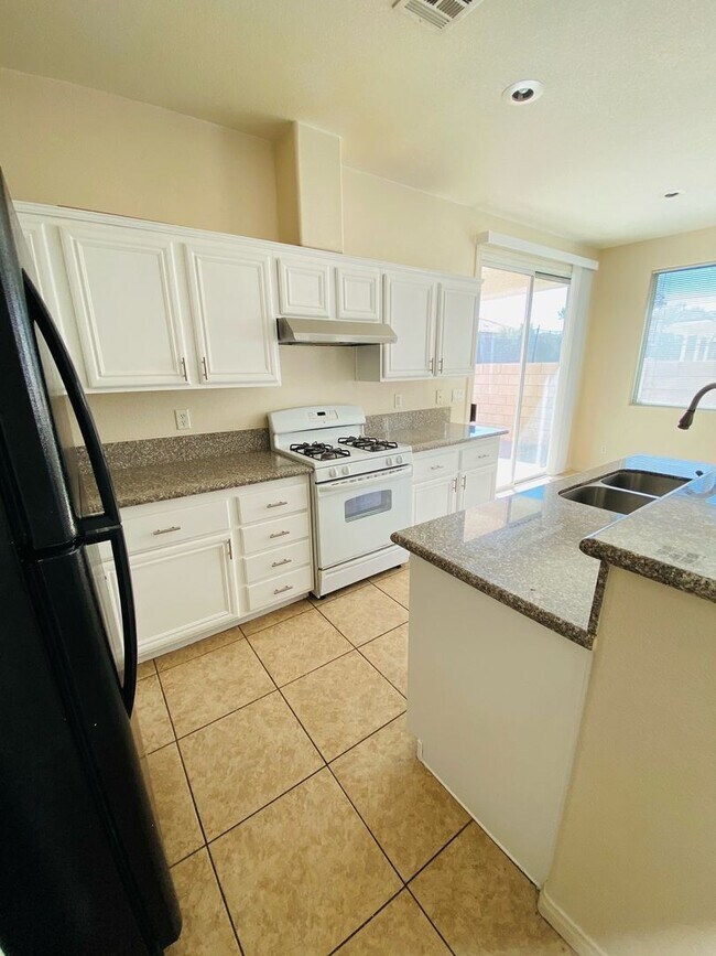 Foto del edificio - CHARMING SINGLE STORY HOME LOCATED IN MONA...