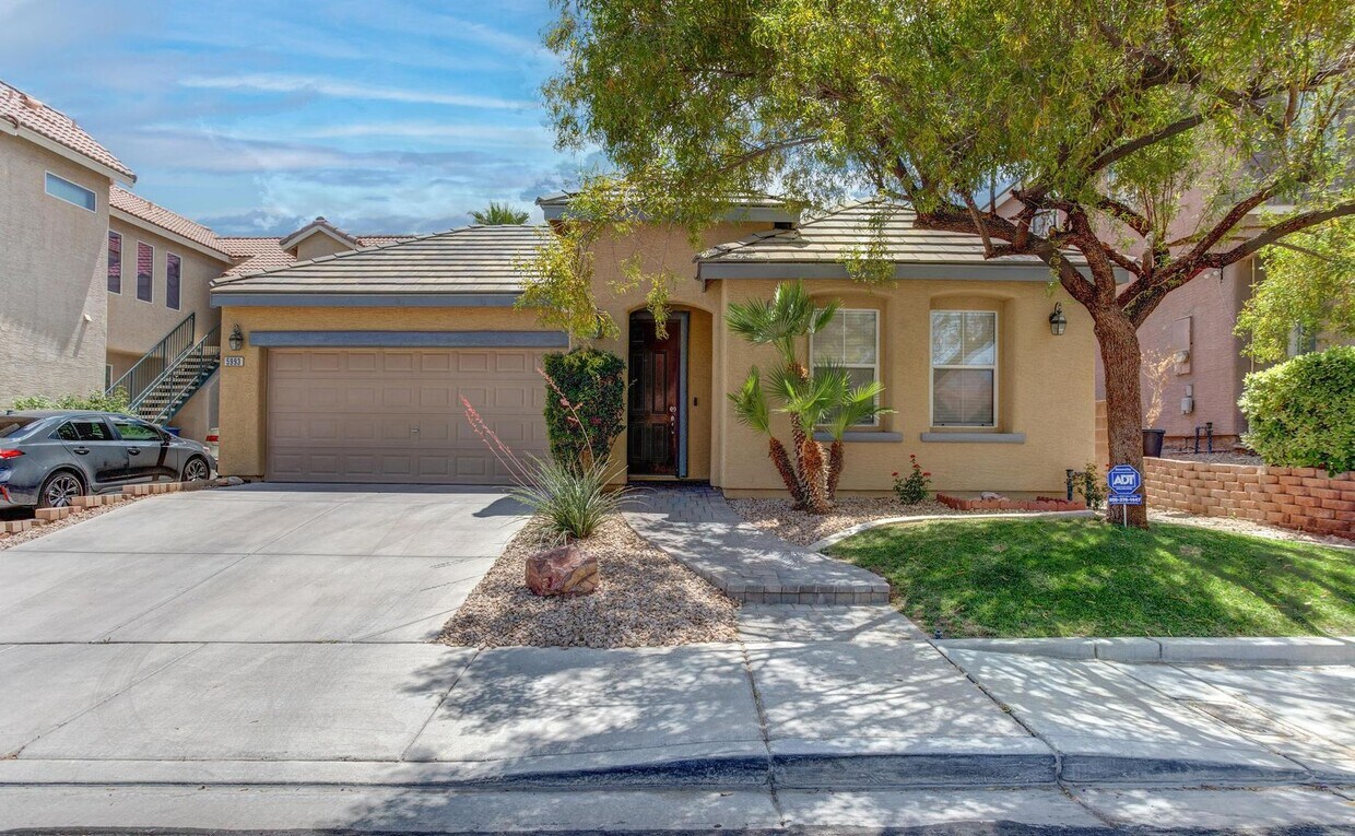 Primary Photo - Stunning Single-Story home in Southern Hig...