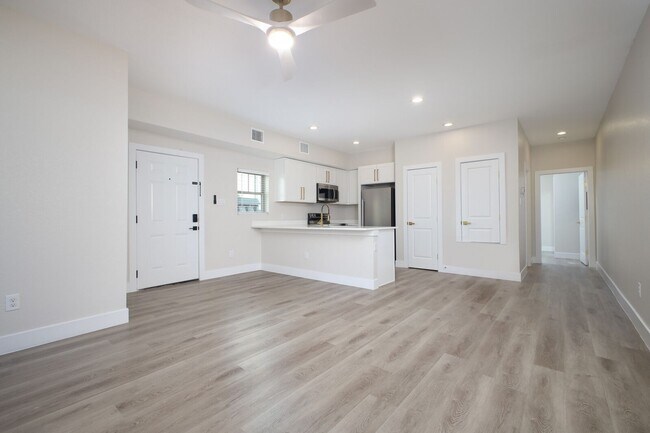 Foto del edificio - 1644 W Mistletoe Ave