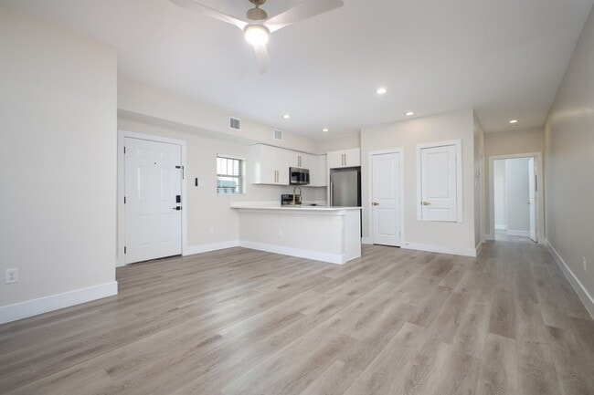 Building Photo - 402 Ada Unit 1 | CALL FOR SUMMER APPLICATI...