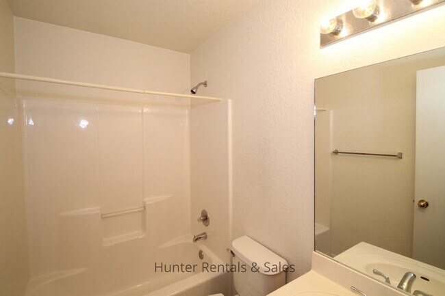 Foto del edificio - Heights Duplex!