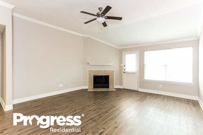 Foto del edificio - 727 Rock Springs Dr