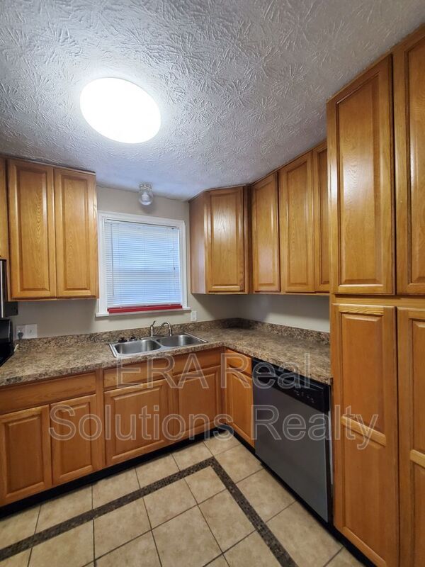 Building Photo - 350 Wrexham Ave