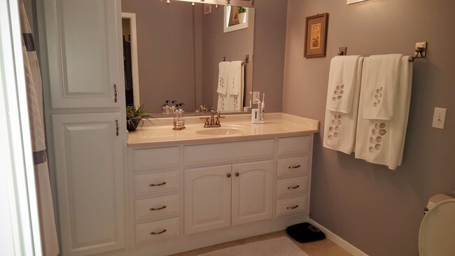 Building Photo - 2412 Harriet Ave