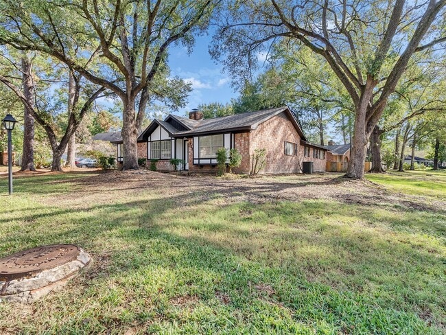 Building Photo - 3202 Lakehaven Dr