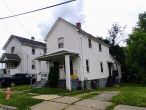 Building Photo - 1514 Manhattan Ave