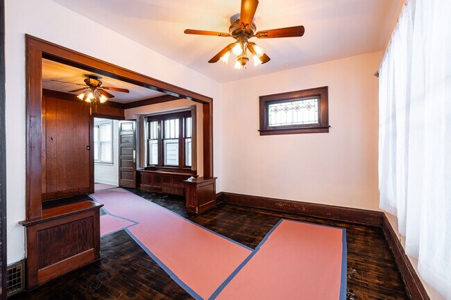 Foto del edificio - Charming 3-Bed Home in Bayview!  With 2 Car Garage!!  Pets Welcome!