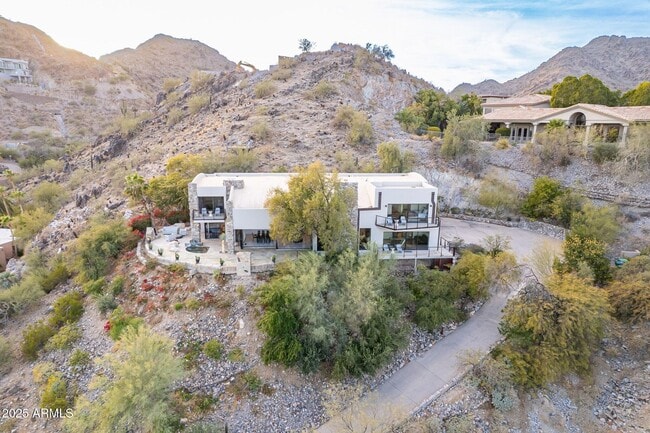 Building Photo - 7044 N Hillside Dr