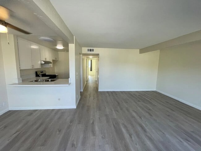 Building Photo - 107 Oval Rd