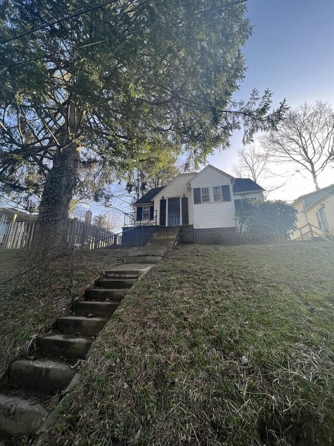 Foto del edificio - 1016 E Brookside Dr