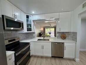 Building Photo - 8750 Royal Palm Blvd