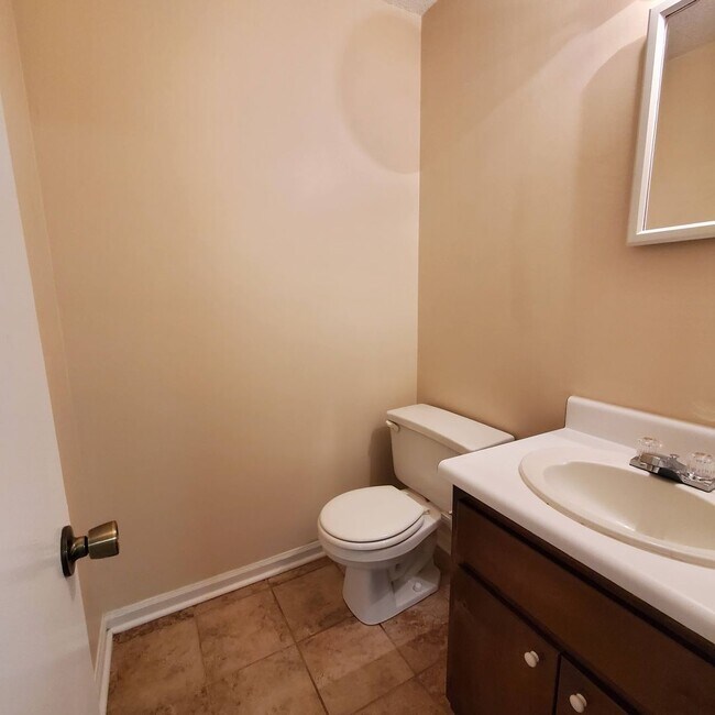 Foto del edificio - Modern Duplex Living in Georgia - 2Bed/2.5Bath with Convenient Amenities